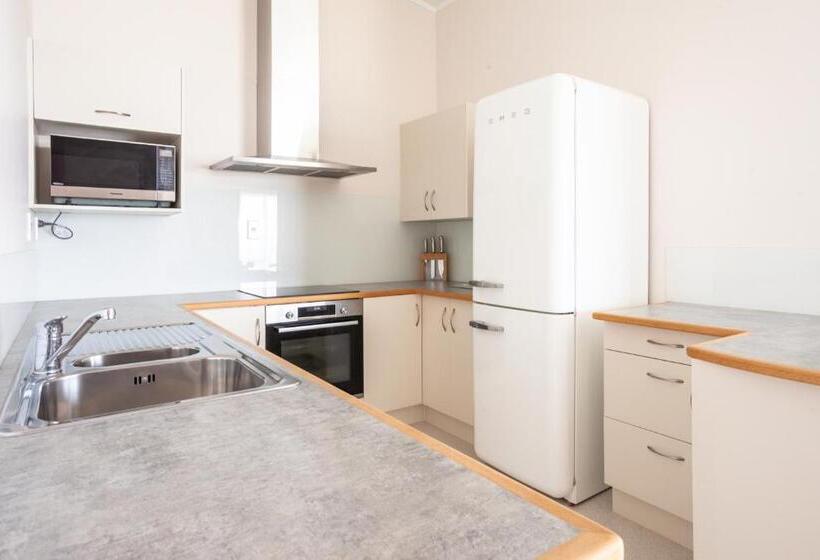 三卧高级套房, Pacific Rendezvous Resort