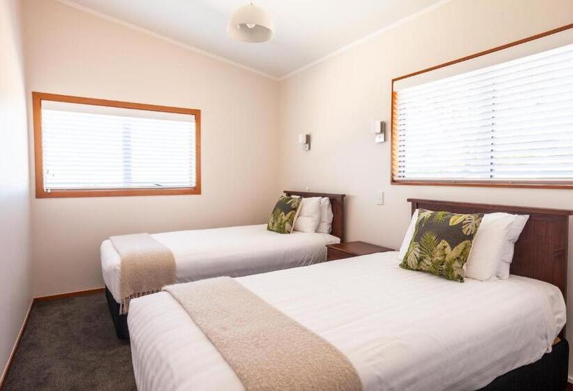 三卧高级套房, Pacific Rendezvous Resort