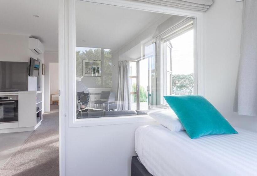 2 Bedroom Premium Apartment Sea View, Pacific Rendezvous Resort