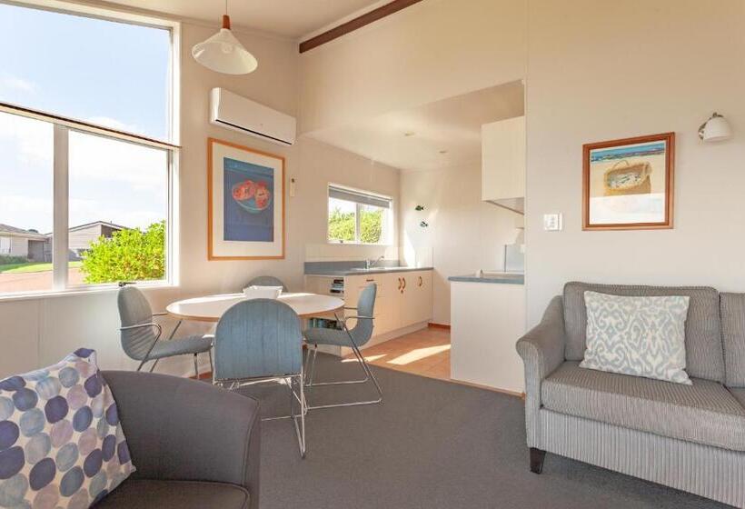 2 Bedroom Premium Apartment Sea View, Pacific Rendezvous Resort