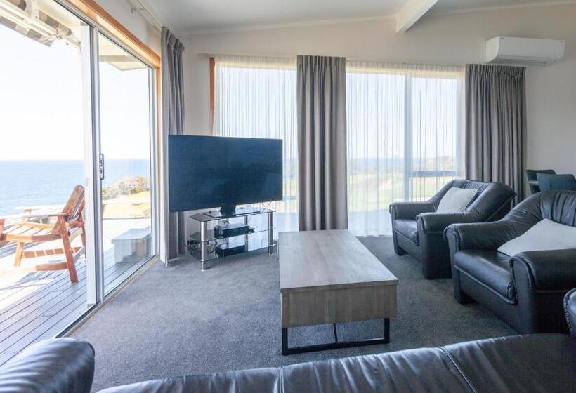 三卧高级套房, Pacific Rendezvous Resort