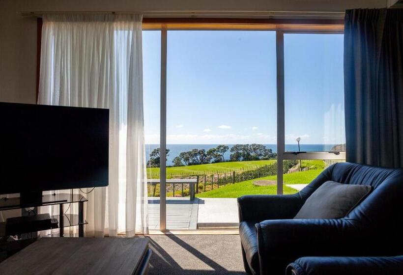 三卧高级套房, Pacific Rendezvous Resort