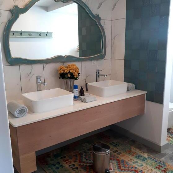 豪华海景房带阳台, 65oncliff