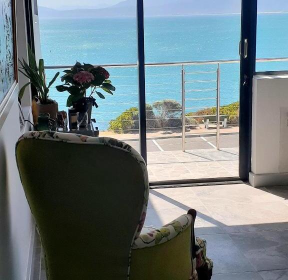 带阳台的豪华间, 65oncliff