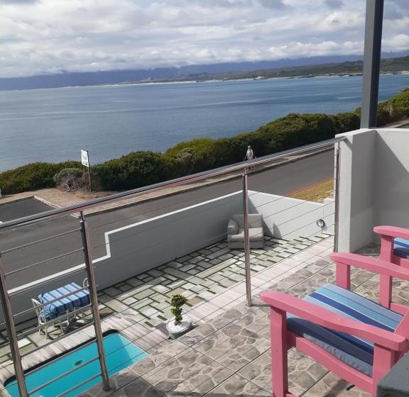 带阳台的豪华间, 65oncliff