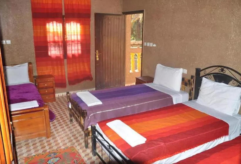 庭の見えるスタンダードトリプルルーム, Riad Soleil Du Monde