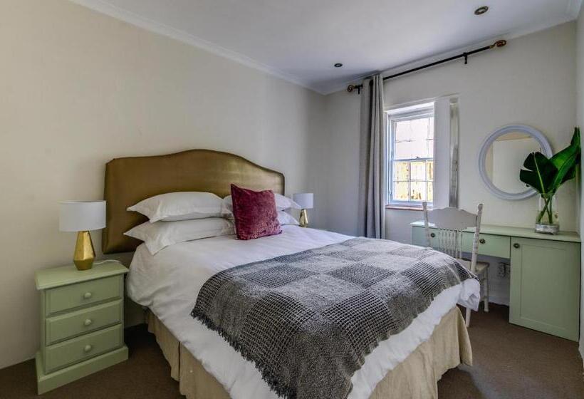 家庭间, The Post House Hotel   No Children Under The Age Of 16yrs