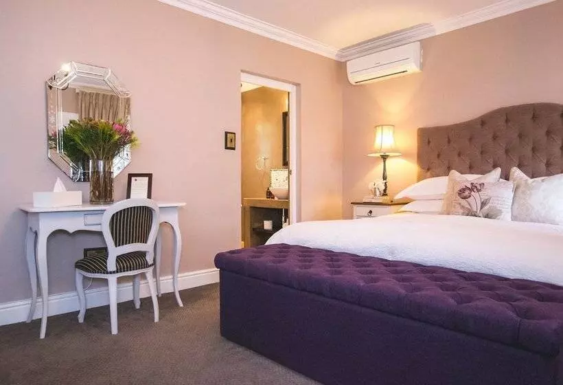 デラックスルーム, The Post House Hotel No Children Under The Age Of 16yrs