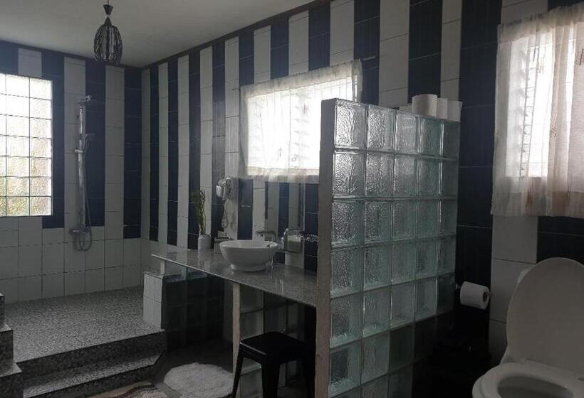 סוויטה נוף לגינה, Tiptop Hotel, Resto And Delishop