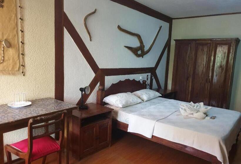 חדר דלוקס עם מרפסת, Tiptop Hotel, Resto And Delishop