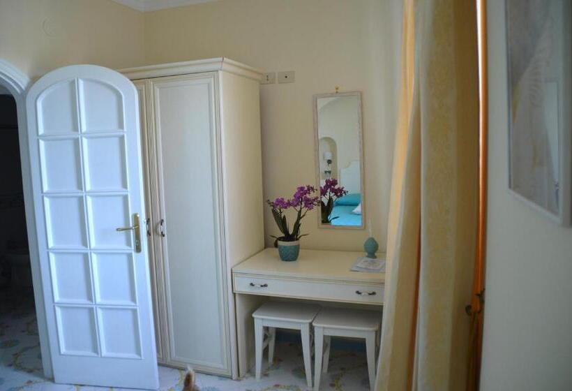 اتاق سوپریور با چشم‌انداز دریا, Villa Mimosa