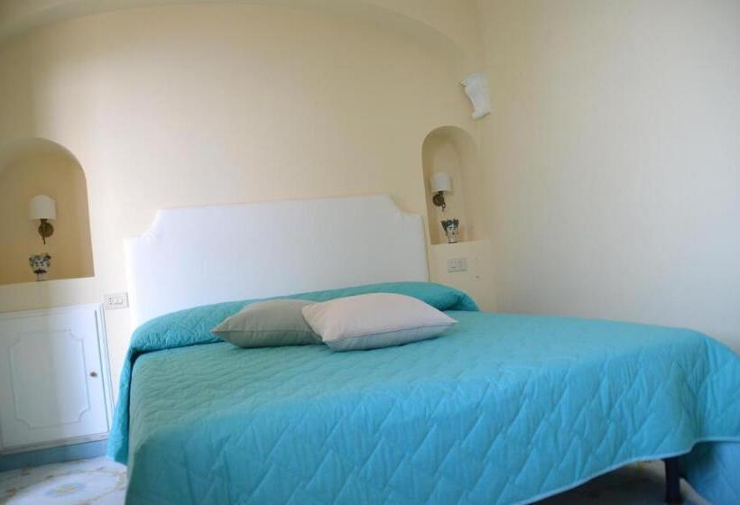 اتاق سوپریور با چشم‌انداز دریا, Villa Mimosa