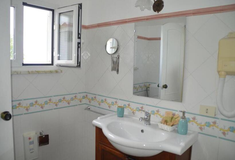 اتاق سوپریور با چشم‌انداز دریا, Villa Mimosa