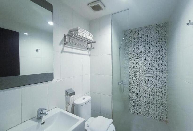 Трехместный Номер Deluxe, El Hotel Malang