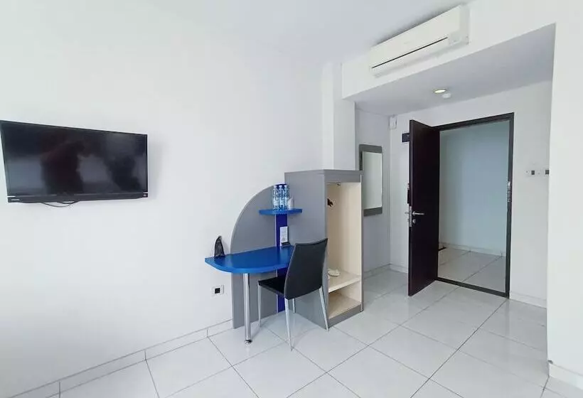 Deluxe Triple Room, El Hotel Malang