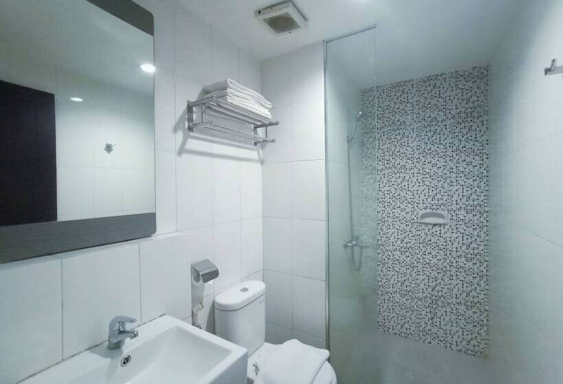 Deluxe Kolmen Hengen Huone, El Hotel Malang
