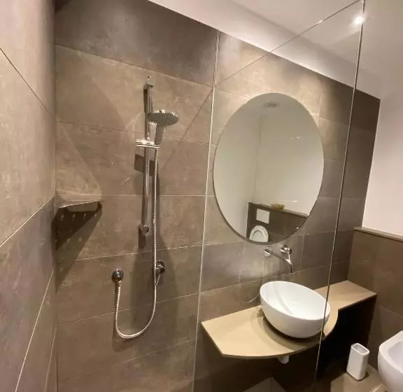 ベーシックトリプルルーム, B&b Moresco