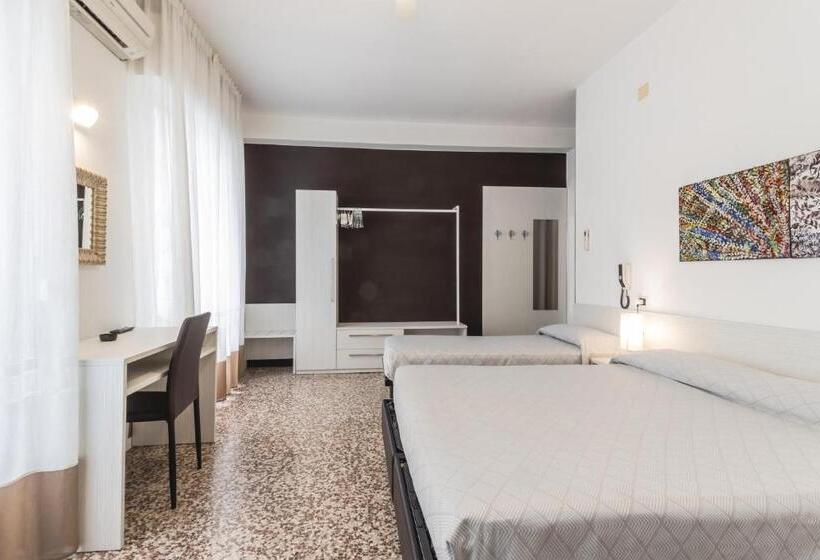 اتاق استاندارد چهارنفره با بالکن, B&b Moresco