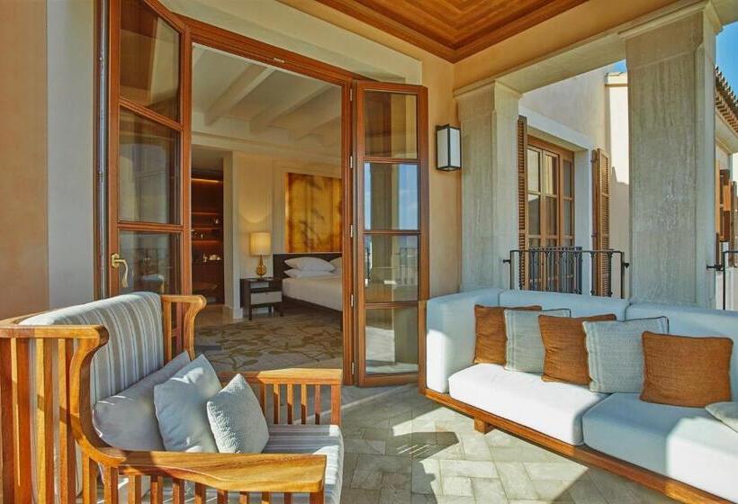 주니어 스위트, Cap Vermell Grand