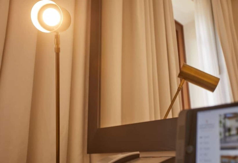 주니어 스위트, Cap Vermell Grand