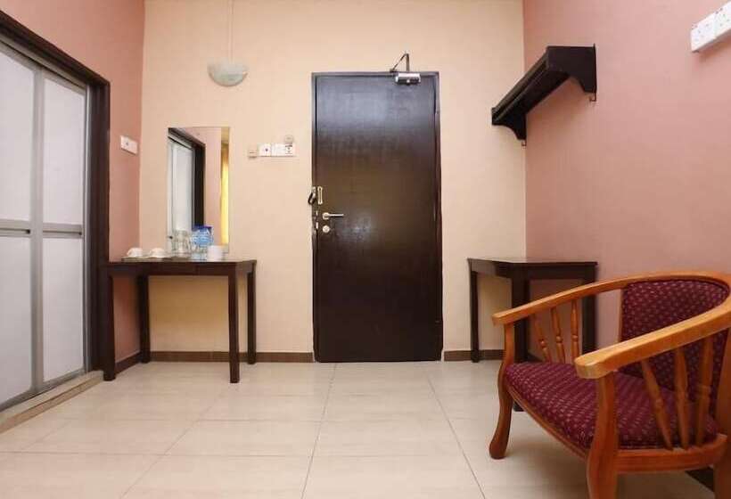 חדר דלוקס לשלושה, O Destiny Riverside