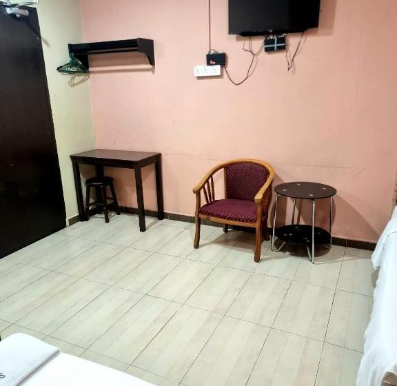 חדר דלוקס לשלושה, O Destiny Riverside