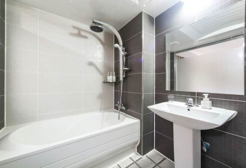 Camera Deluxe, Geoje Win