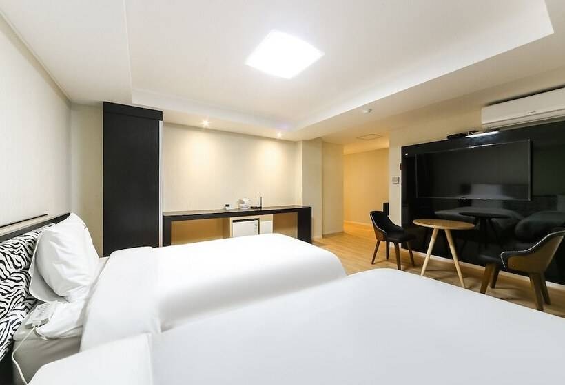 Camera Deluxe, Geoje Win