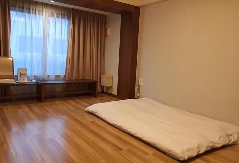 标准间, Gyungpo Beach