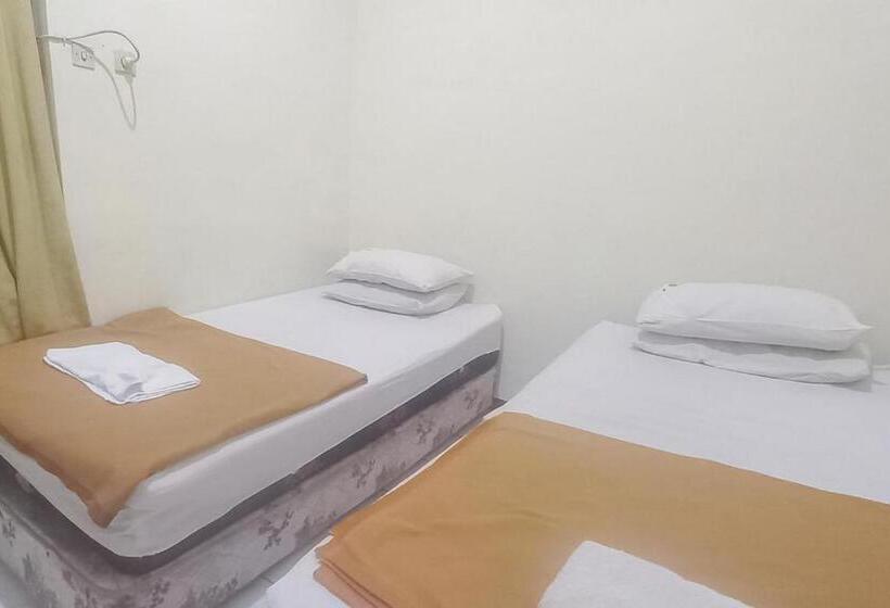 Номер Стандарт, Malang Near Alun Alun Malang Redpartner