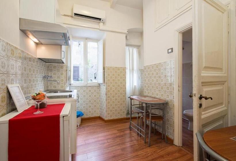 דירת שני חדרים, Navona Tower Relais