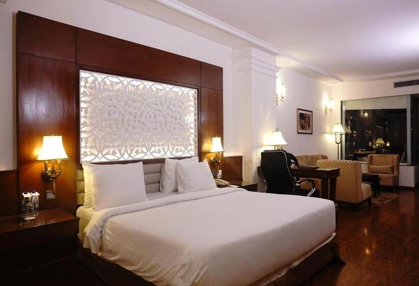 جناح إدارى سرير كينج, Ramada Plaza By Wyndham Chandigarh Zirakpur