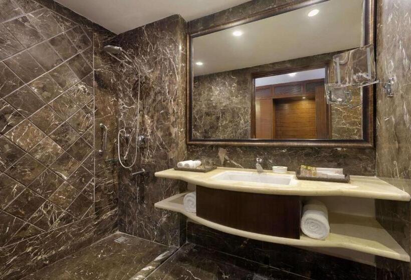 جناح إدارى سرير كينج, Ramada Plaza By Wyndham Chandigarh Zirakpur