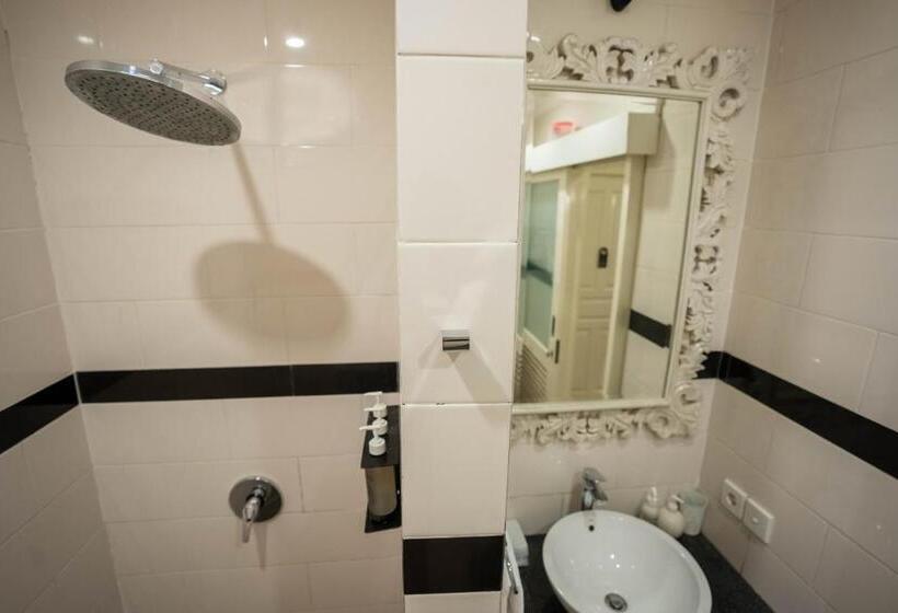 プールビュースタンダードルーム, Scallywags Resort