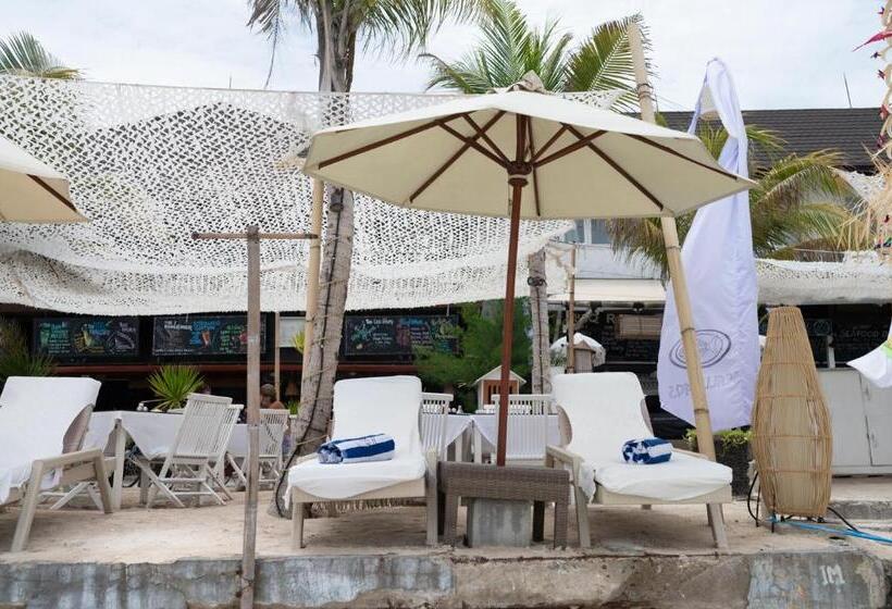 プールビュースタンダードルーム, Scallywags Resort