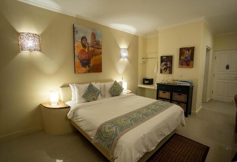 スタンダードスタジオ, Scallywags Resort