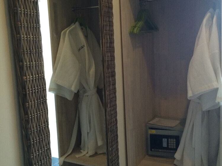 オーシャンビュースタンダードルーム, Scallywags Resort