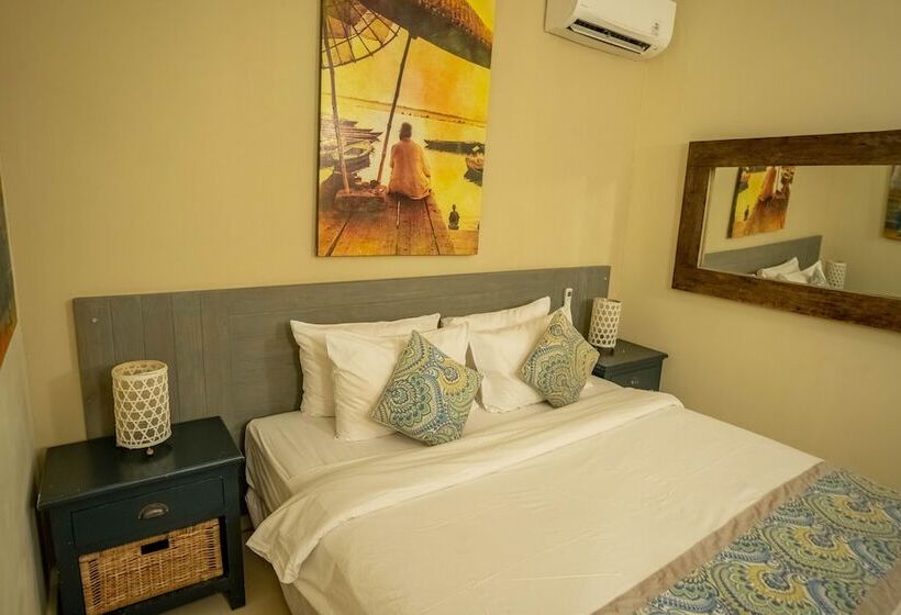 スタンダードスタジオ, Scallywags Resort