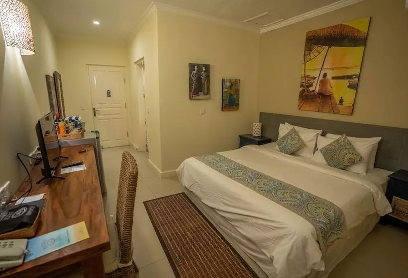 Standard-studio, Scallywags Resort