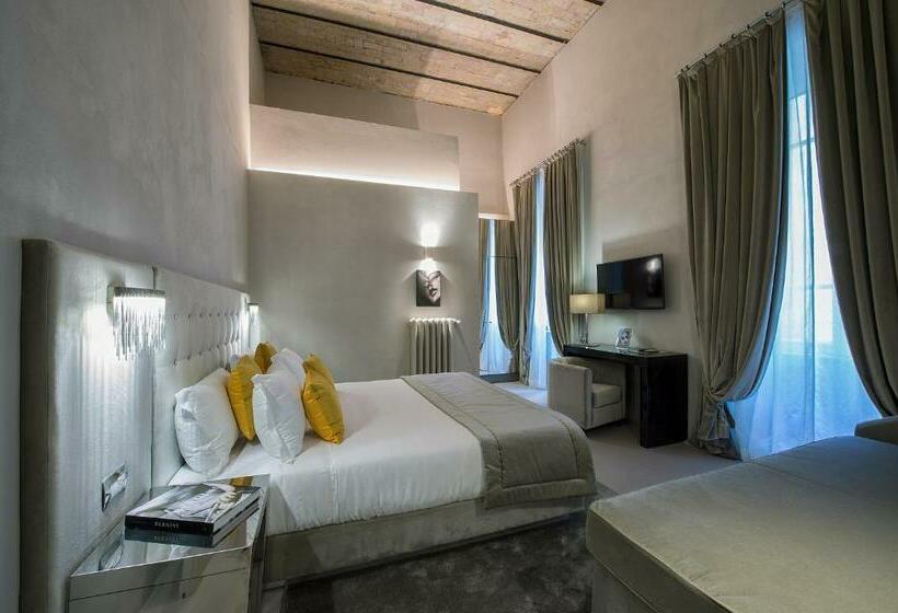 חדר אקזקיוטיב משפחתי, Terrace Pantheon Relais