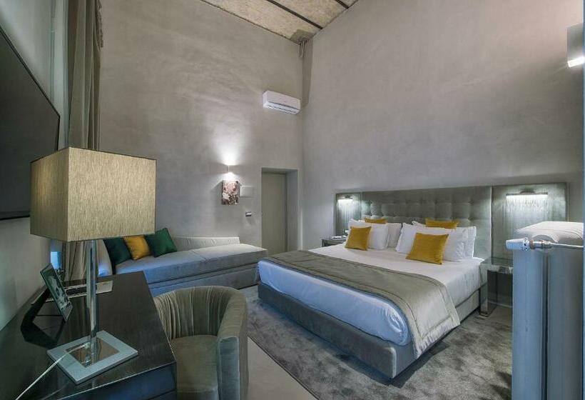 חדר אקזקיוטיב משפחתי, Terrace Pantheon Relais