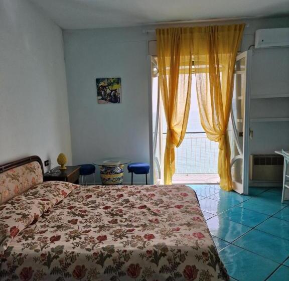 اتاق لوکس با بالکن و چشمانداز دریا, Agriturismo Fuoco D Amalfi Villa Iazzetta