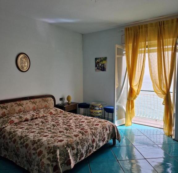 اتاق لوکس با بالکن و چشمانداز دریا, Agriturismo Fuoco D Amalfi Villa Iazzetta