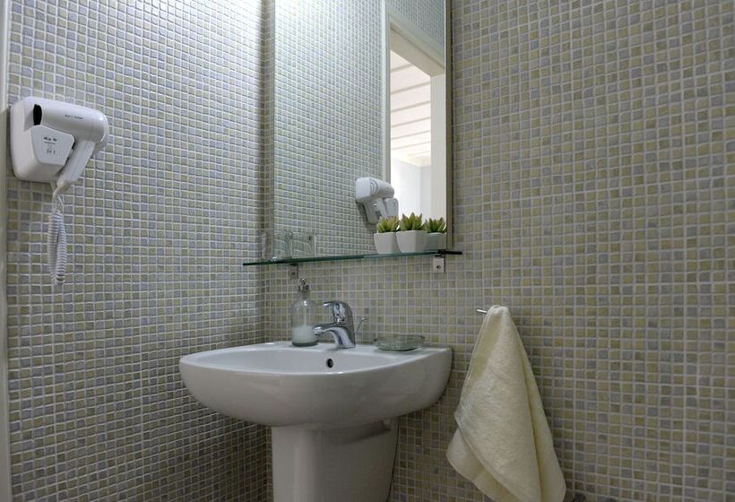 高级大房间, Almyris