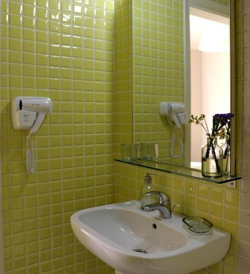 高级大房间, Almyris