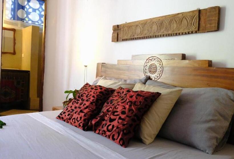 غرفة قياسية ثلاثية مطلة علي الحديقة, Kobe House