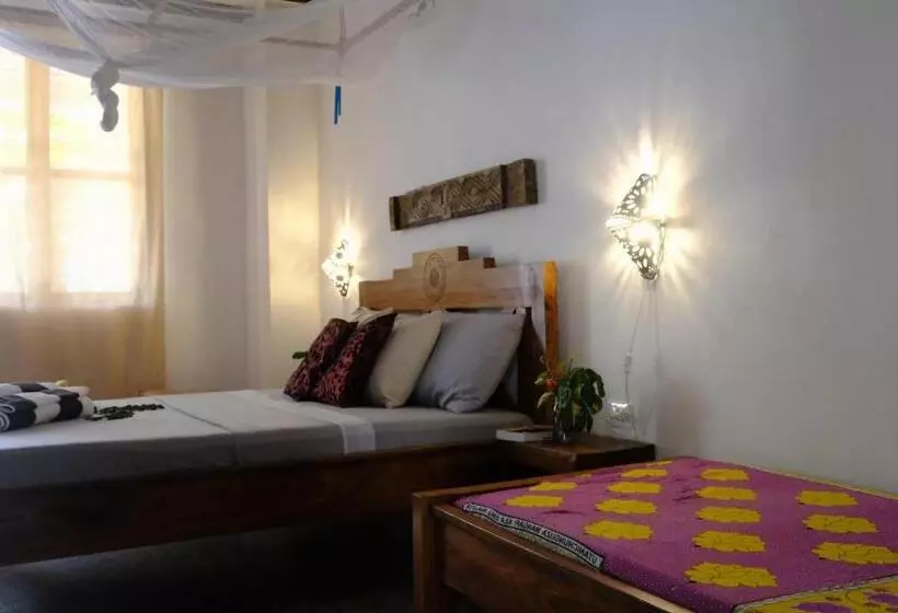 Economy Triple Room, Kobe House