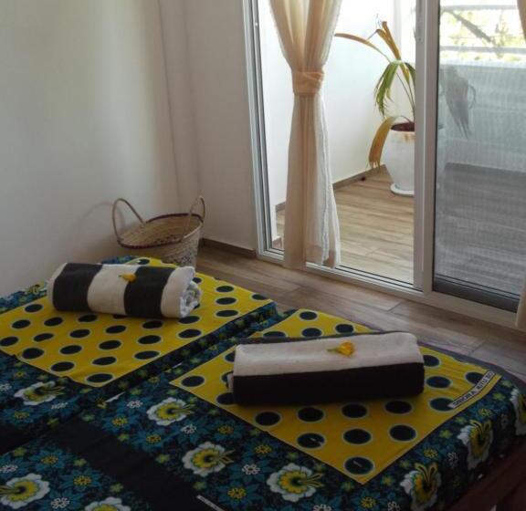 شقة غرفتين, Kobe House