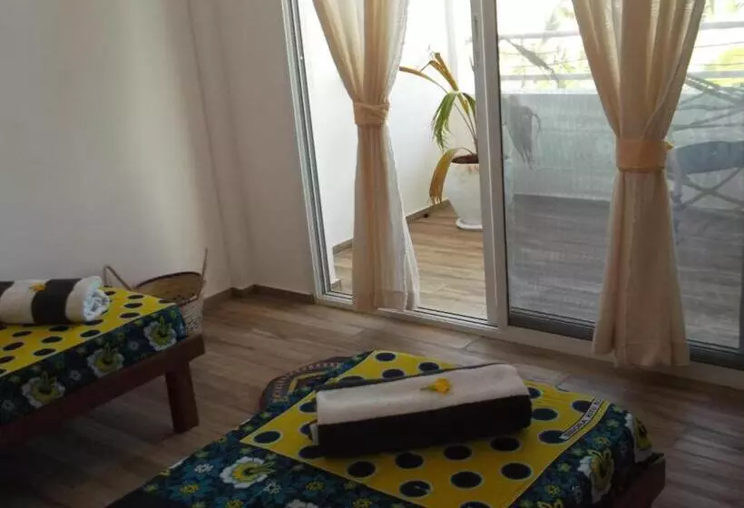 آپارتمان 2 خوابه, Kobe House
