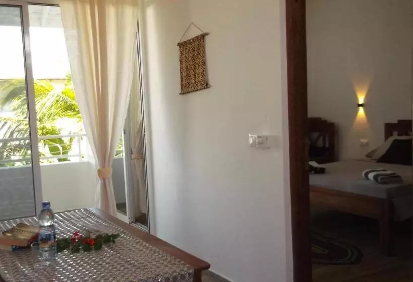 آپارتمان 2 خوابه, Kobe House